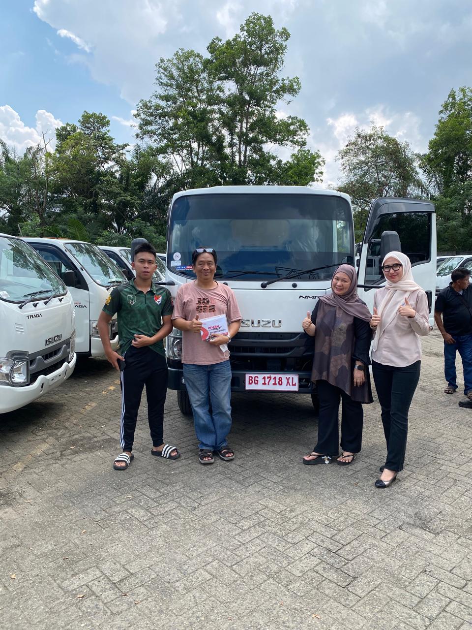Penyerahan Unit Isuzu Palembang - DELIVERY NMR 6.5 + DUMP TRUCK