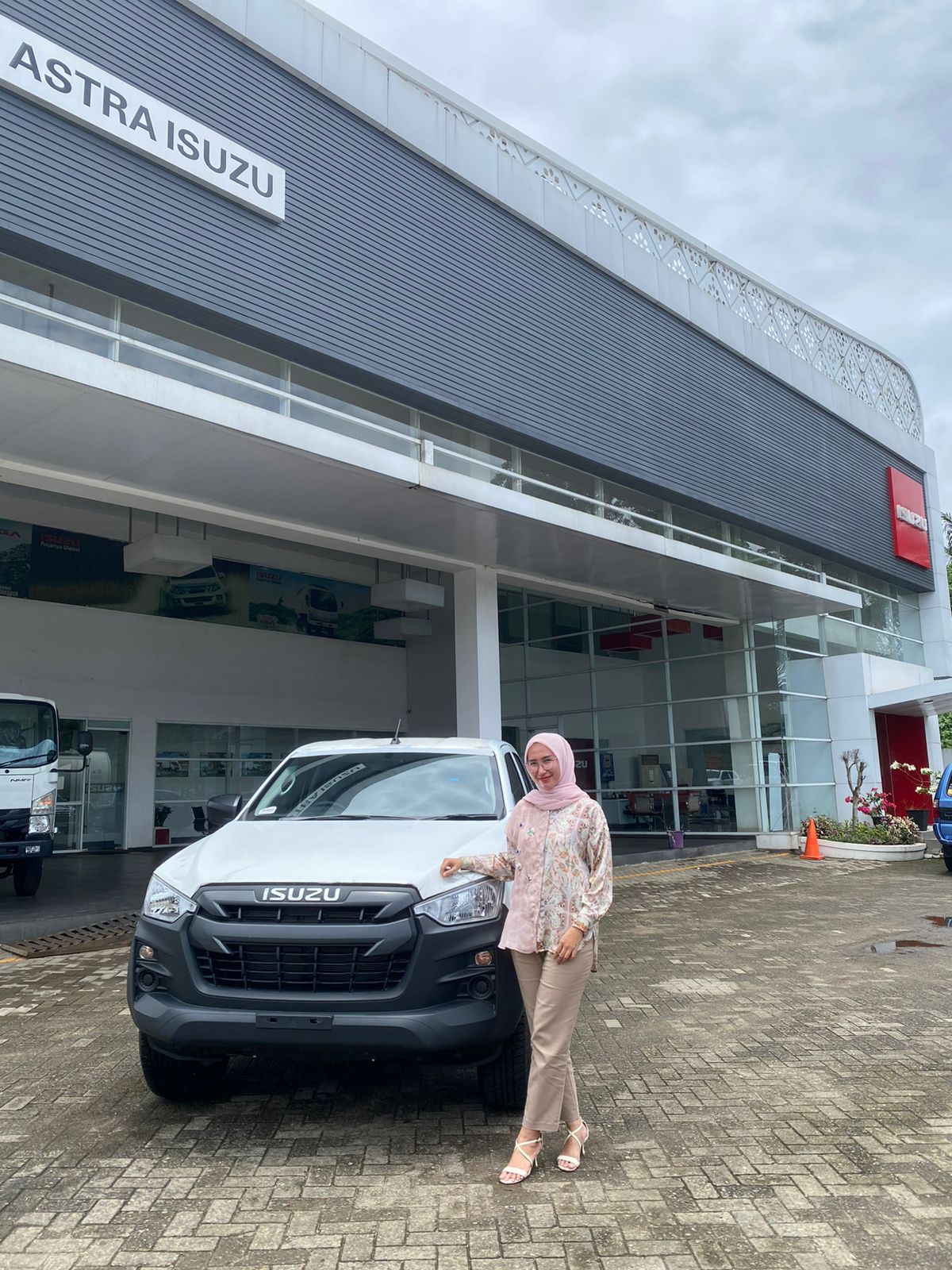 Penyerahan Unit Isuzu Palembang - DELIVERY D_MAX DC