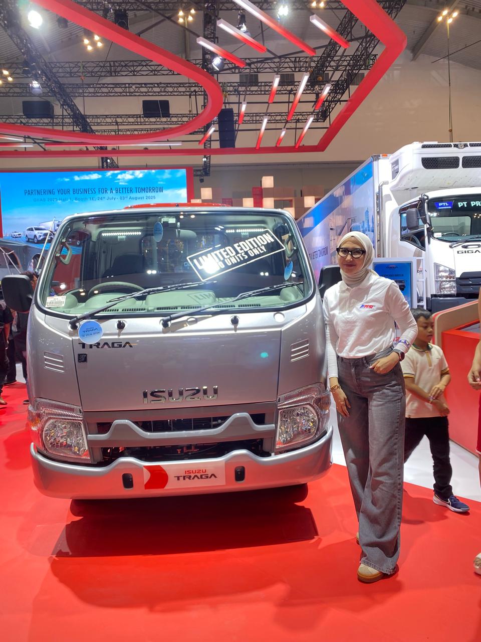 Penyerahan Unit Isuzu Palembang - DELIVERY TRAGA LIMITED EDITION