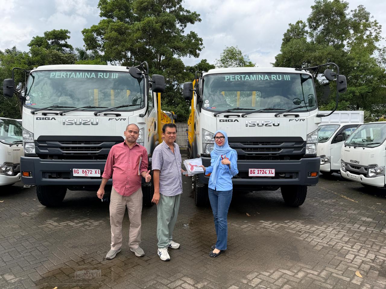 Penyerahan Unit Isuzu Palembang - Delivery  Unit  PERTAMINA Giga FVR + BAK BESI 